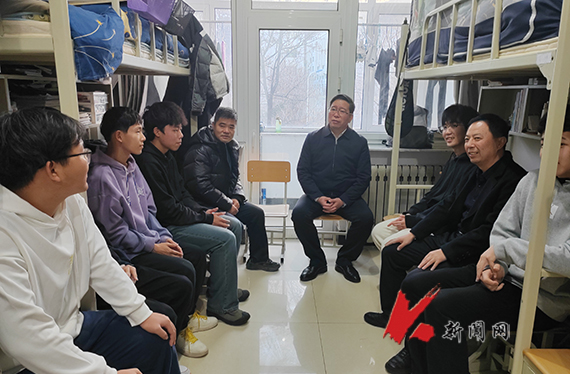 遼科大校長胡軍深入對接寢室走訪慰問